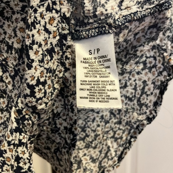 🌸 3/$15 EUC Cape juby romper - Picture 13 of 14